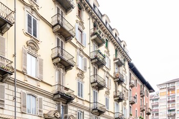 dante subway apartment