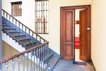 dante subway apartment