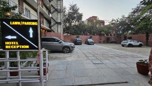 hotel aarkay palace