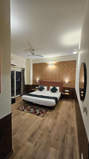 hotel aarkay palace