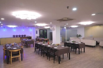 hotel aarkay palace