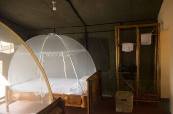 mikumi faru luxury tented campsite