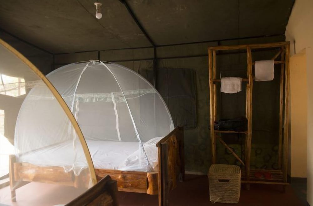 mikumi faru luxury tented campsite