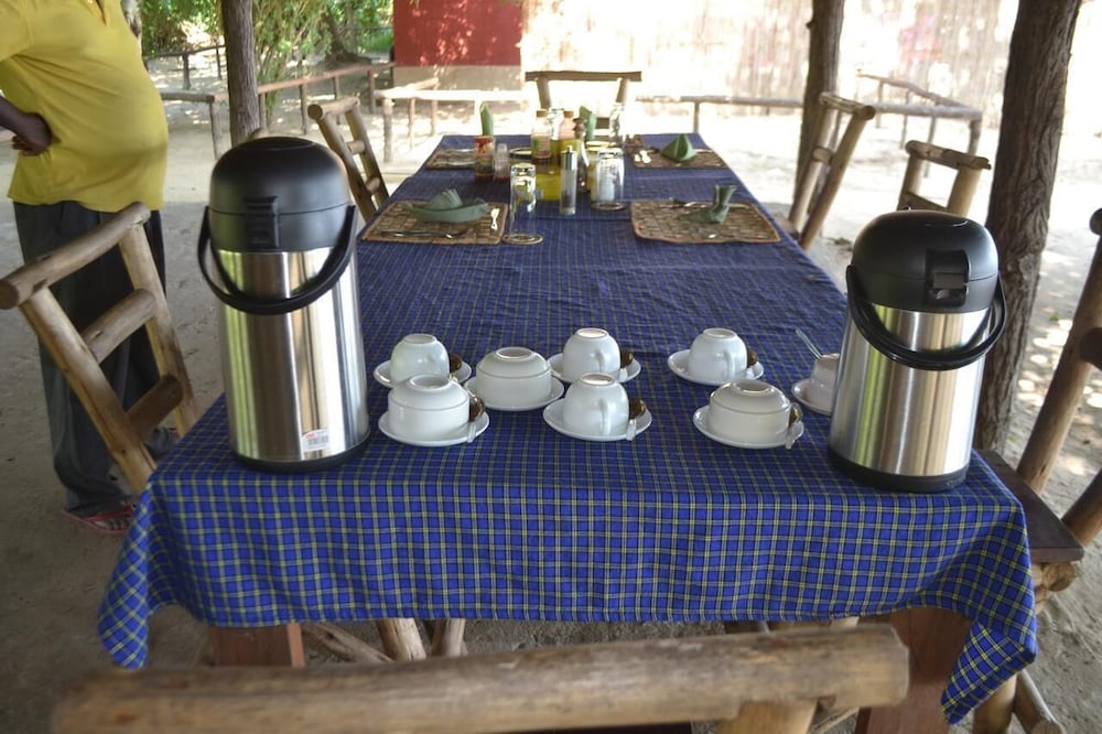 mikumi faru luxury tented campsite