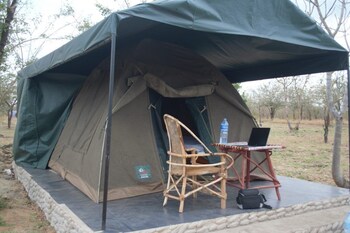 mikumi faru luxury tented campsite