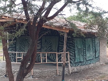 mikumi faru luxury tented campsite