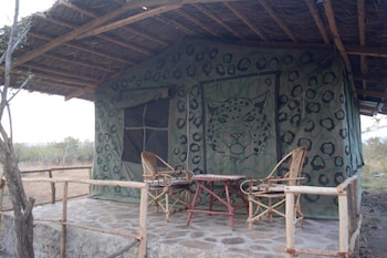 mikumi faru luxury tented campsite