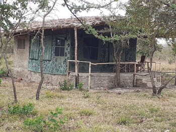 mikumi faru luxury tented campsite