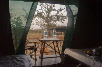 mikumi faru luxury tented campsite