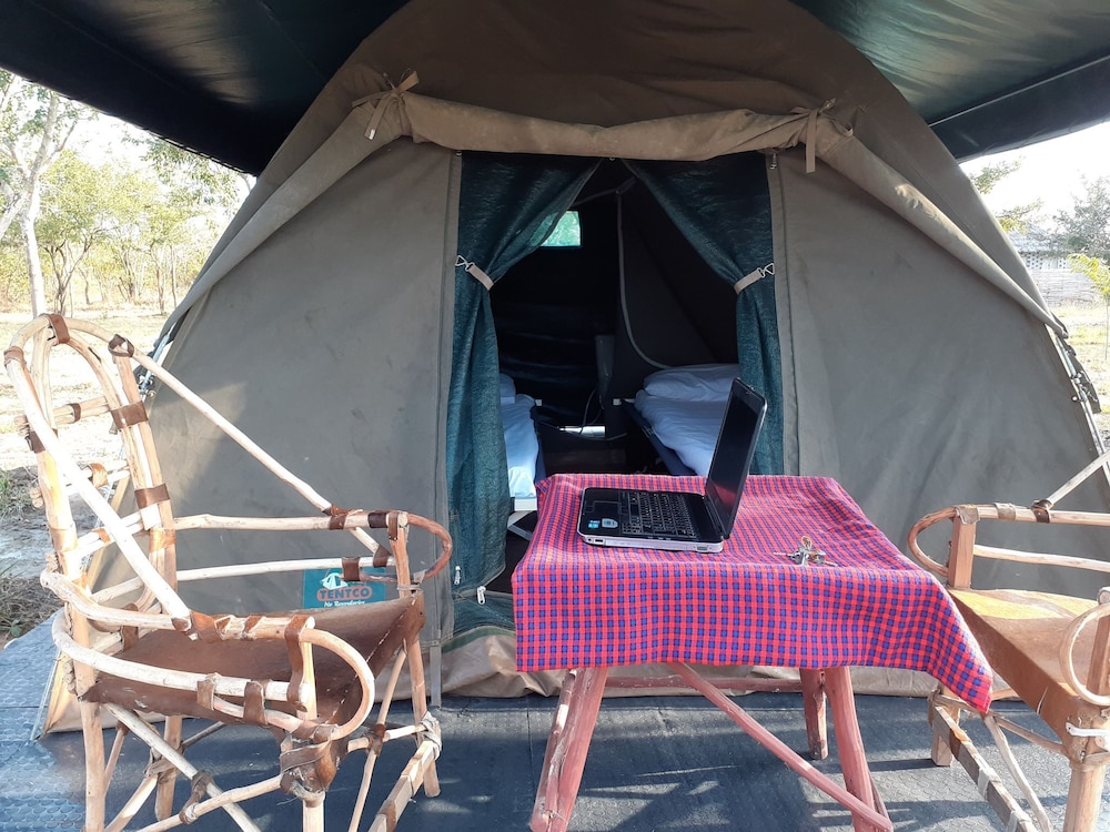 mikumi faru luxury tented campsite