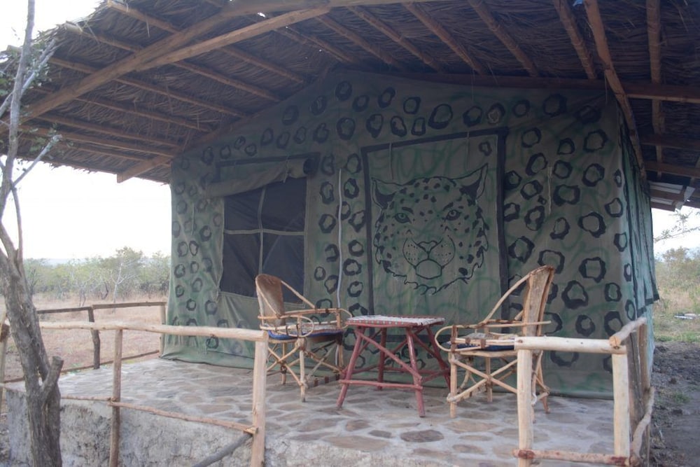 mikumi faru luxury tented campsite