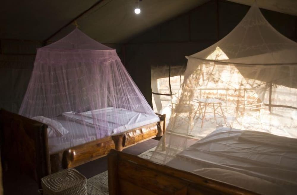mikumi faru luxury tented campsite