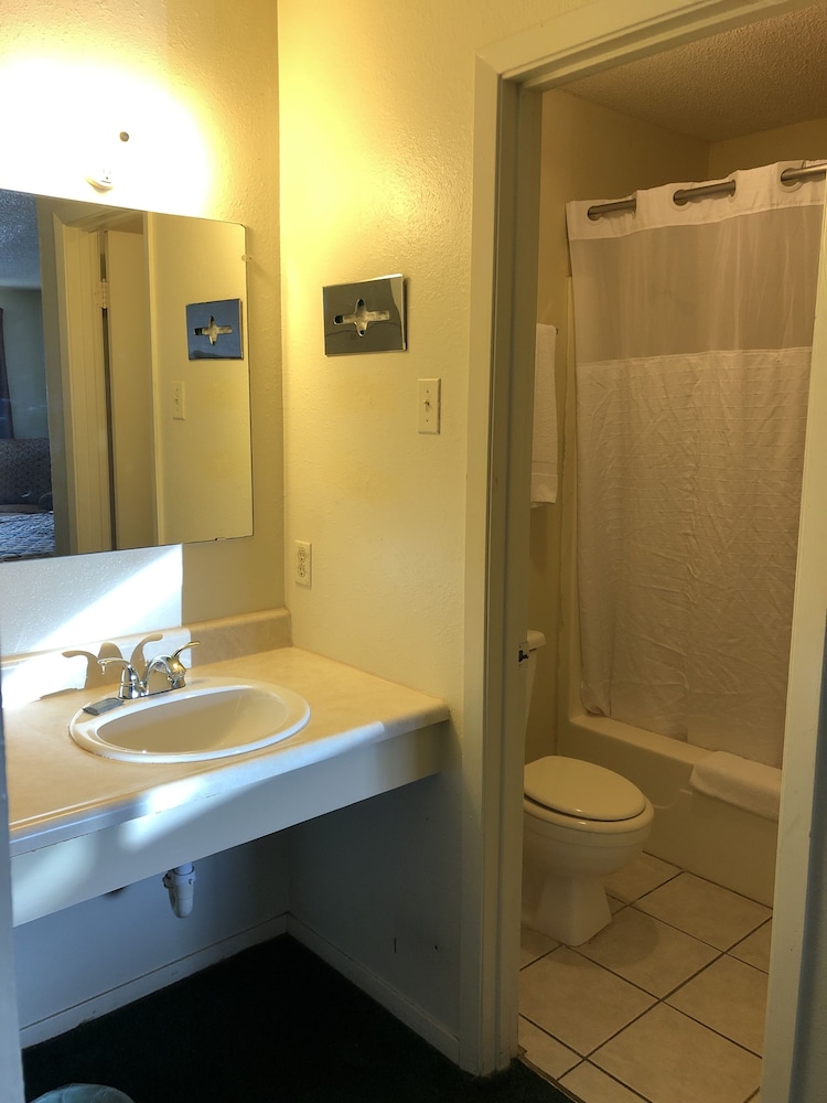 glen rose inn and suites