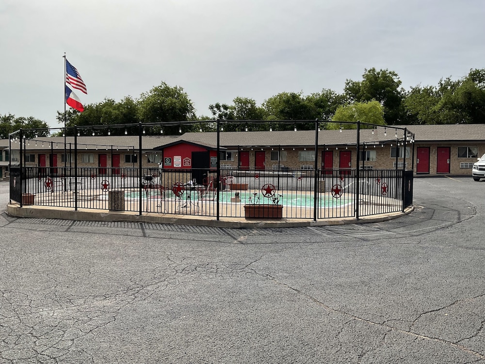 glen rose inn and suites