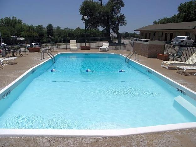 glen rose inn and suites