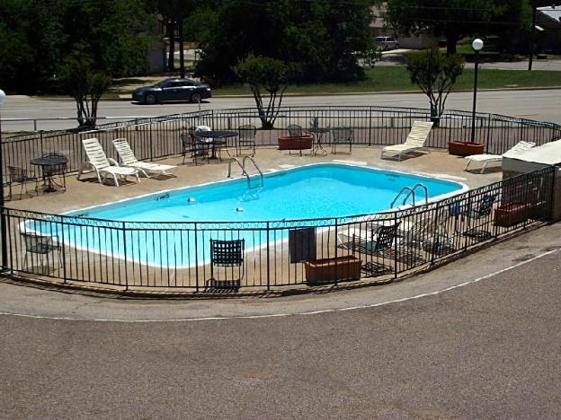 glen rose inn and suites