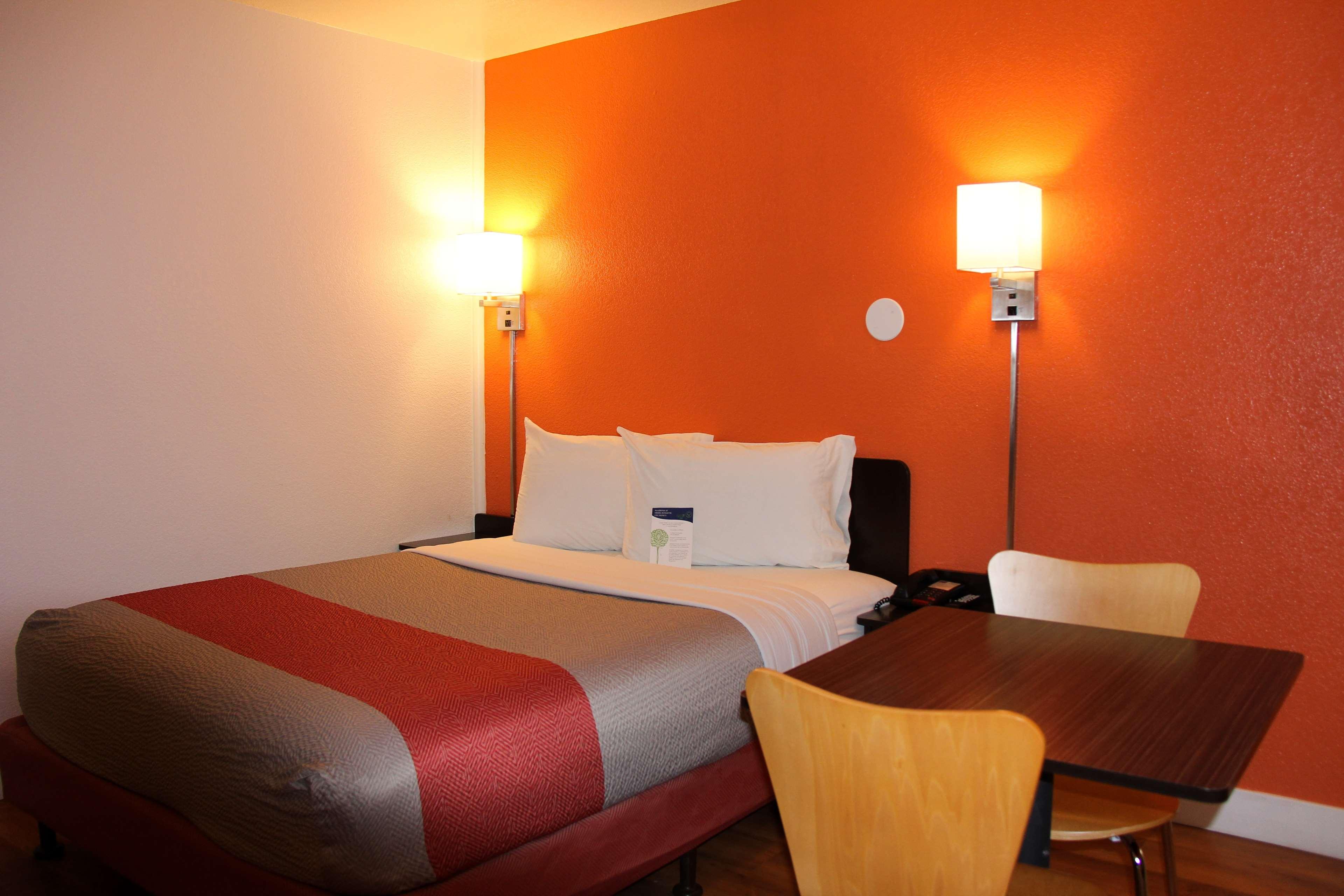 Motel 6 Goodland, Ks,Near Van Gogh's Sunflowers,2 star