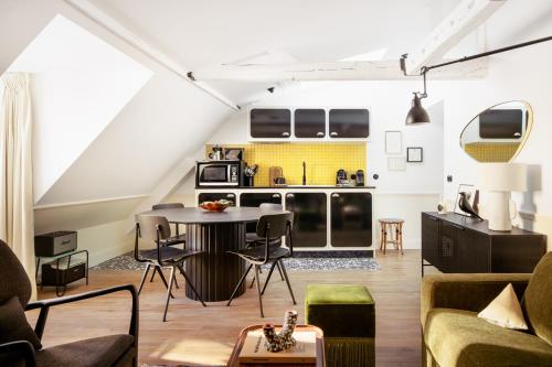 my maison in paris louvre