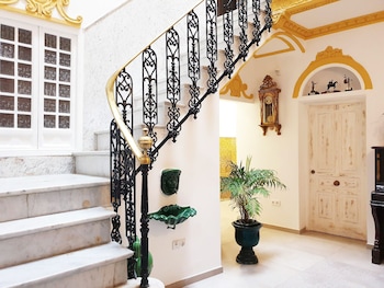 palace house hercules 92