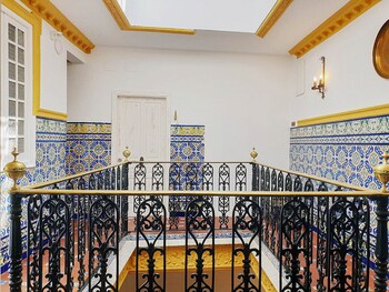 palace house hercules 92