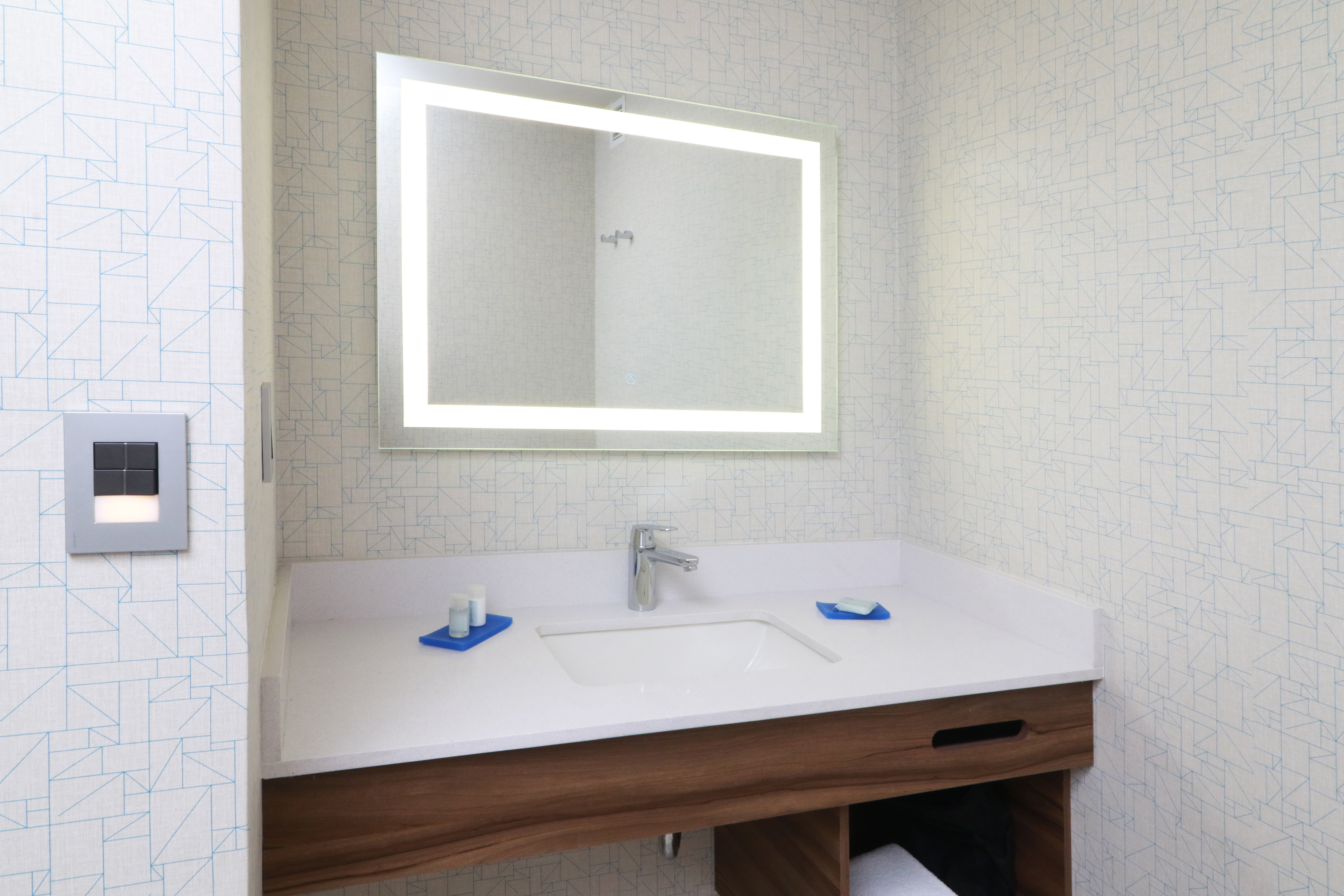 holiday inn express monterrey fundidora an ihg hotel
