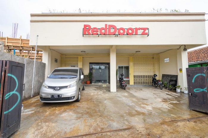 formerly reddoorz syariah near exit toll ciawi
