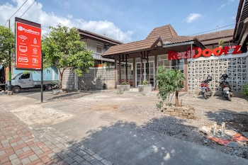 reddoorz near malioboro tugu station jogja 2