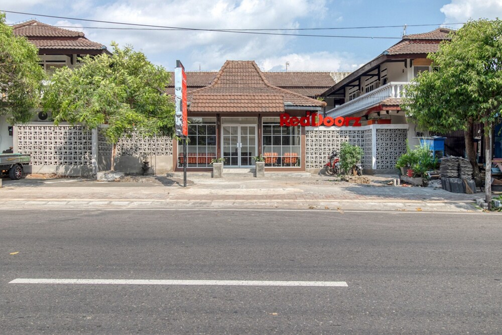 reddoorz near malioboro tugu station jogja 2