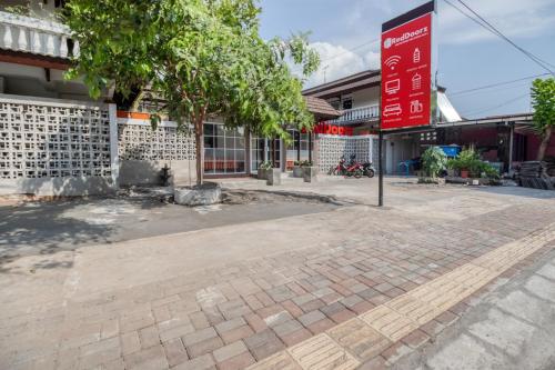 reddoorz near malioboro tugu station jogja 2
