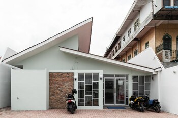 reddoorz plus near rs usu medan 2