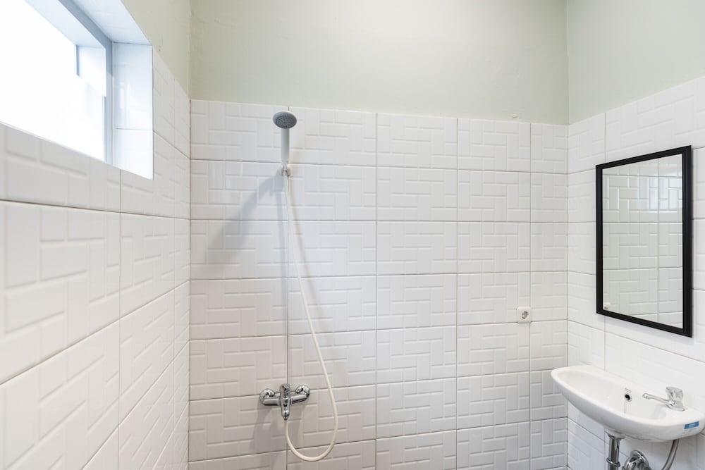 reddoorz plus near rs usu medan 2