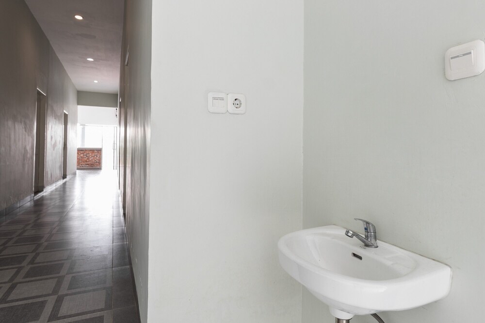 reddoorz plus near rs usu medan 2