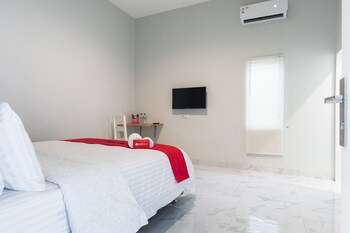 reddoorz plus near rs usu medan 2