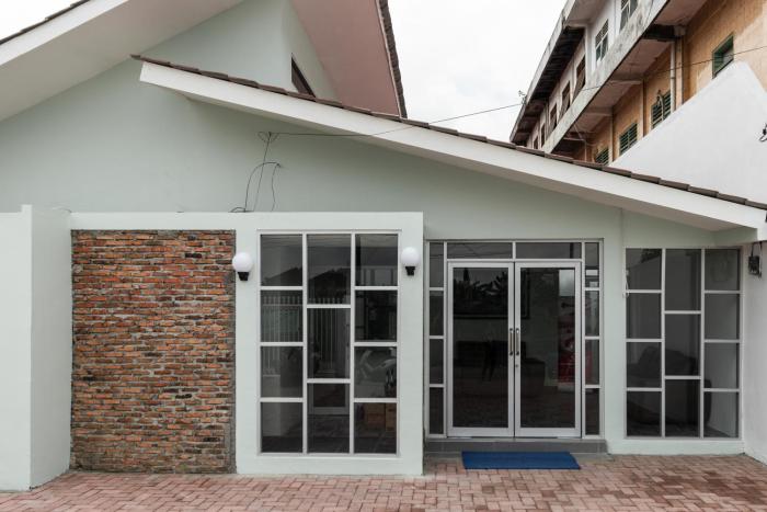 reddoorz plus near rs usu medan 2