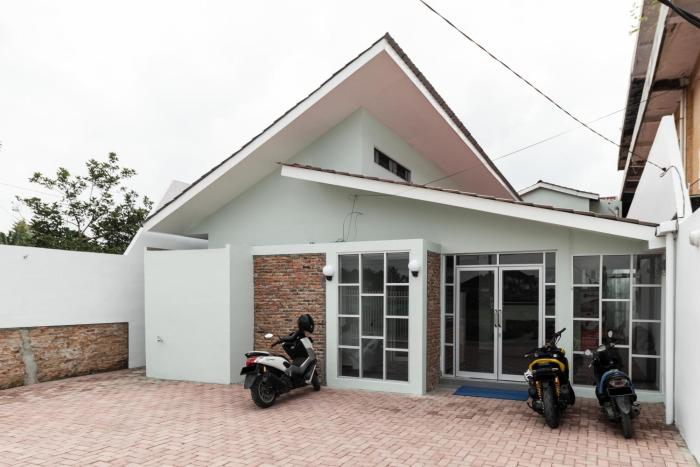 reddoorz plus near rs usu medan 2