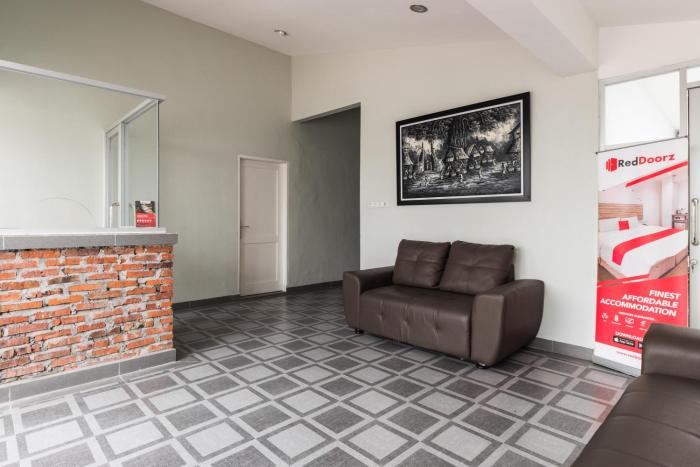 reddoorz plus near rs usu medan 2