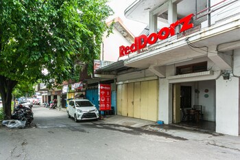 reddoorz urip sumoharjo solo