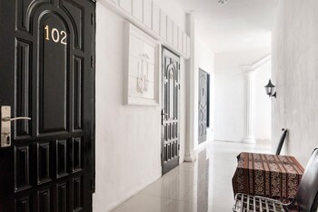 reddoorz near manhattan times square medan 2