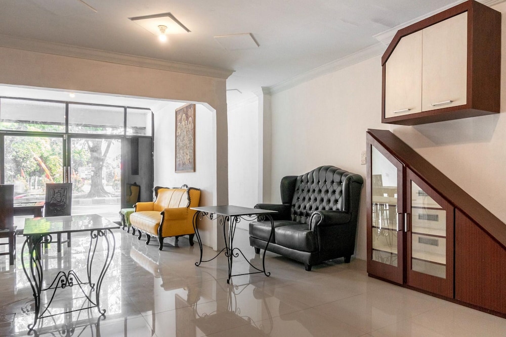 reddoorz near manhattan times square medan 2