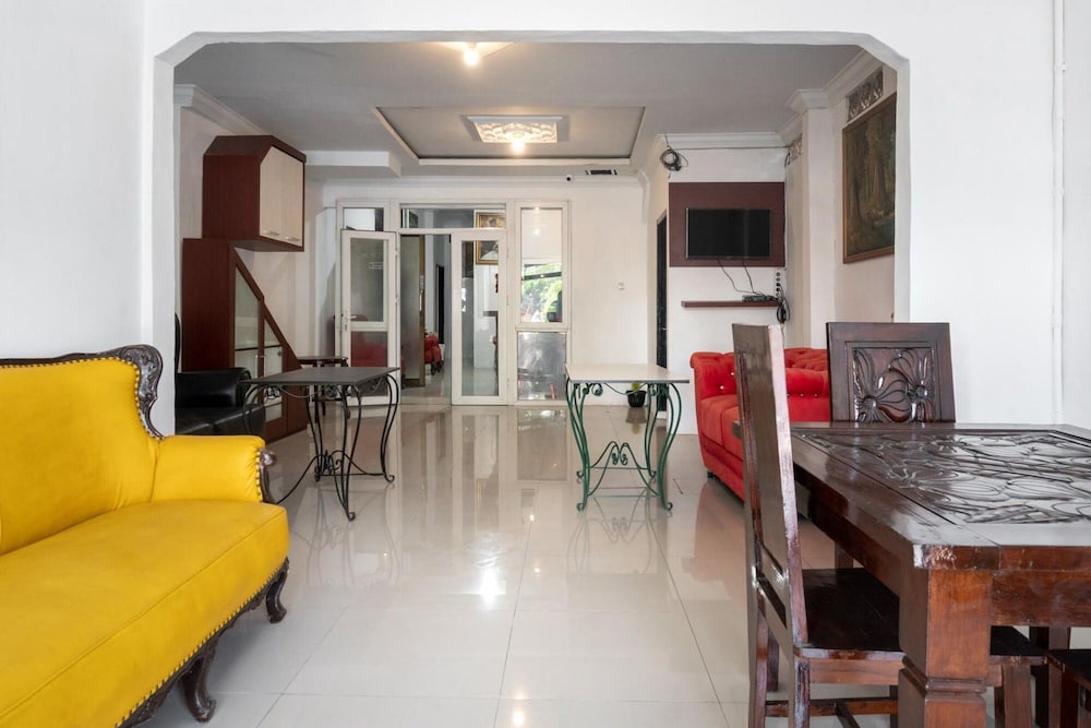 reddoorz near manhattan times square medan 2
