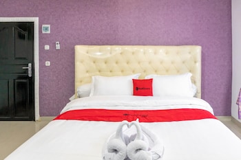 reddoorz near manhattan times square medan 2