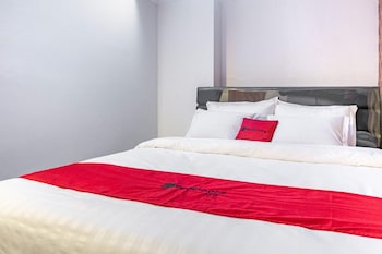 reddoorz near manhattan times square medan 2