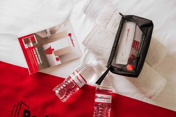 reddoorz near manhattan times square medan 2