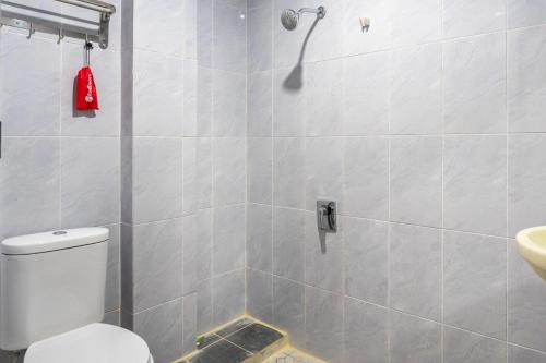 reddoorz near manhattan times square medan 2