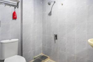 reddoorz near manhattan times square medan 2