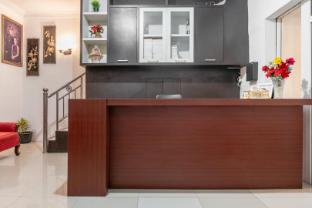 reddoorz near manhattan times square medan 2