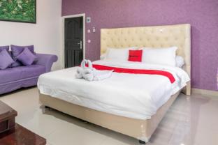 reddoorz near manhattan times square medan 2