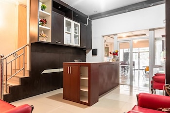 reddoorz near manhattan times square medan 2