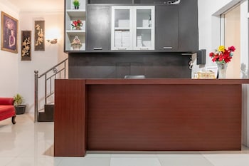 reddoorz near manhattan times square medan 2