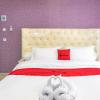 reddoorz near manhattan times square medan 2